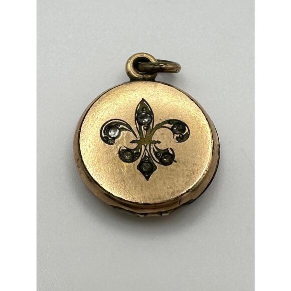 W&H Co antique Victorian gold filled Fleur de Lis rhinestone dainty round locket - Picture 2 of 9